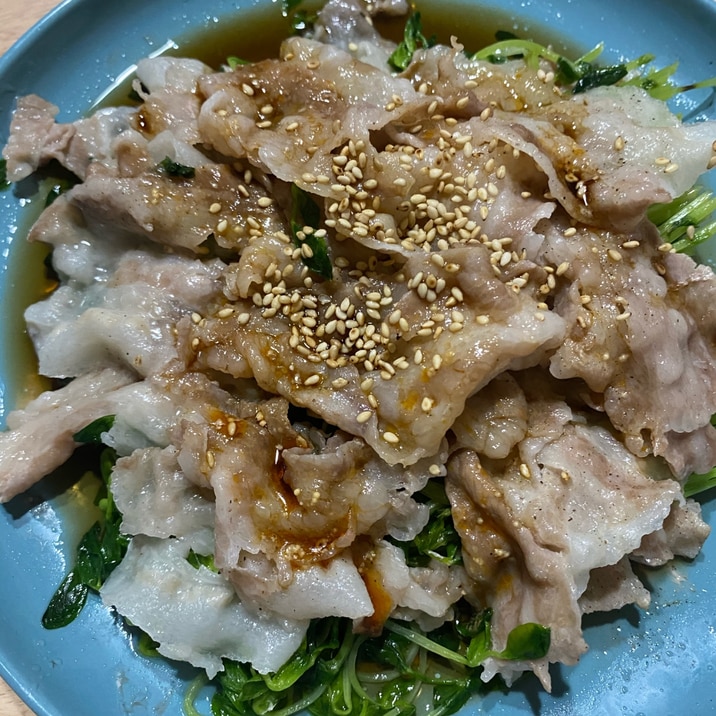 巻かない!豚肉と豆苗のレンジ蒸し